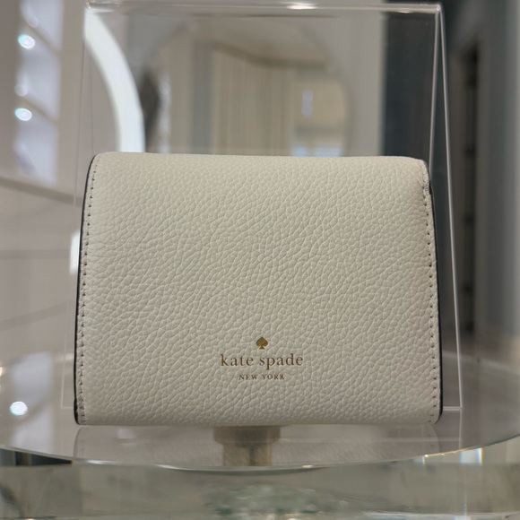 ๐ SOLD ๐ NWT Kate Spade New York Kayla Small L-Zip Wallet - Picture 4 of 5